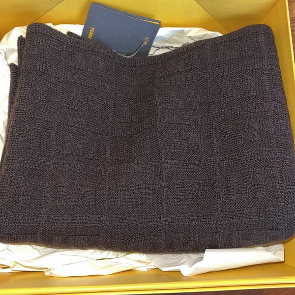 Fendi dark brown scarf - Picture 3 of 7